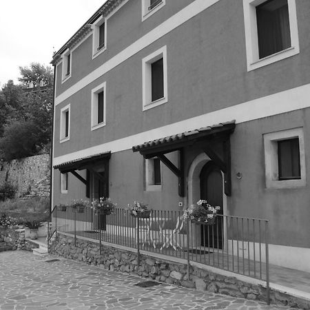 B&B La Casa Rossa เปาลา ภายนอก รูปภาพ