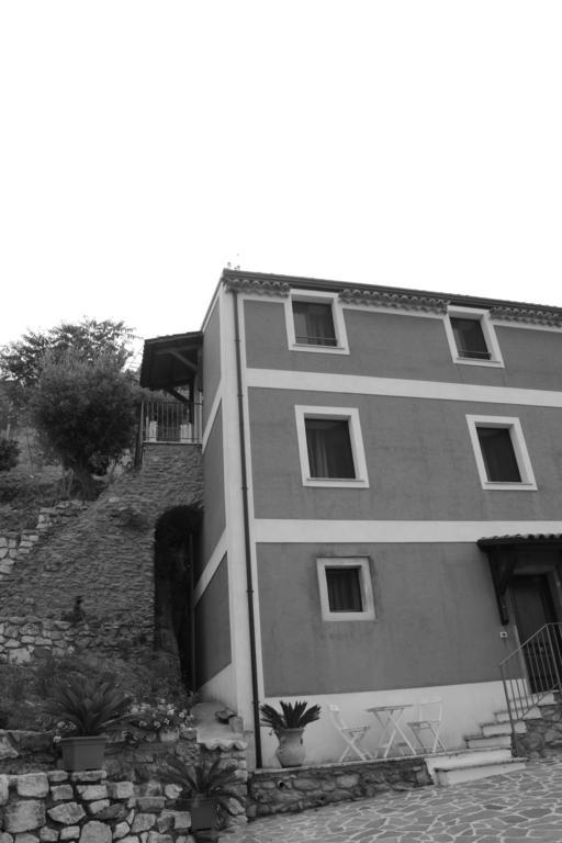 B&B La Casa Rossa เปาลา ภายนอก รูปภาพ