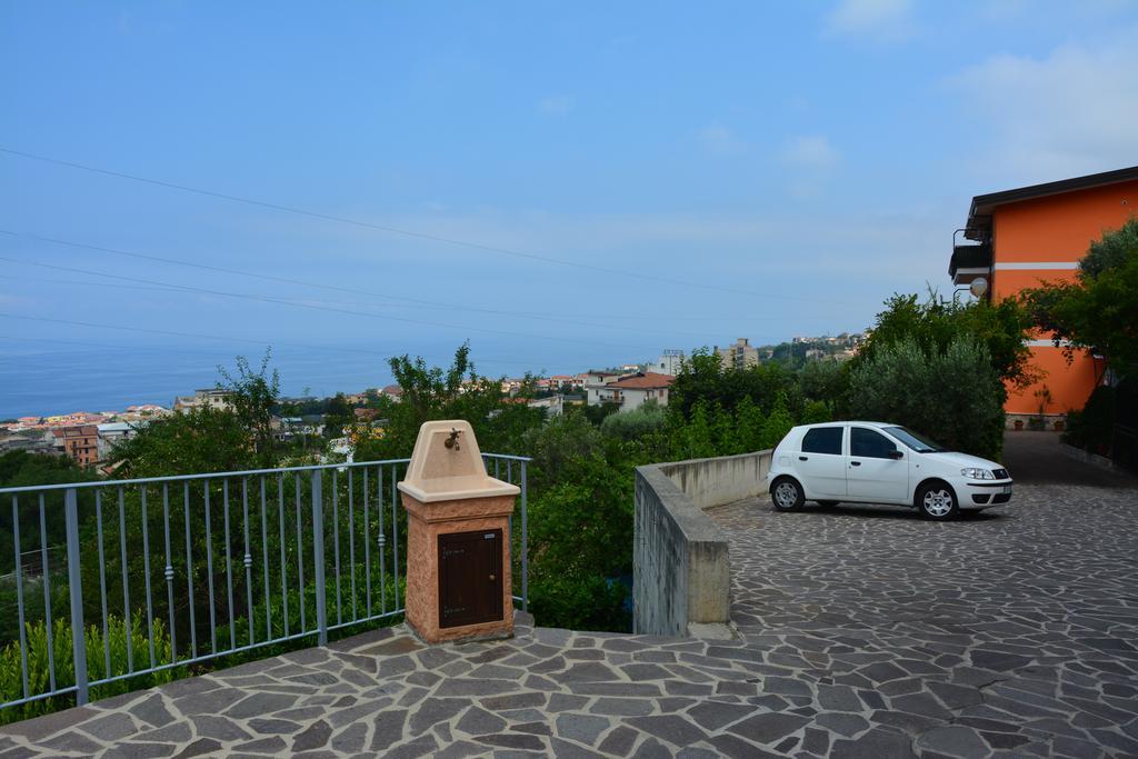 B&B La Casa Rossa เปาลา ภายนอก รูปภาพ