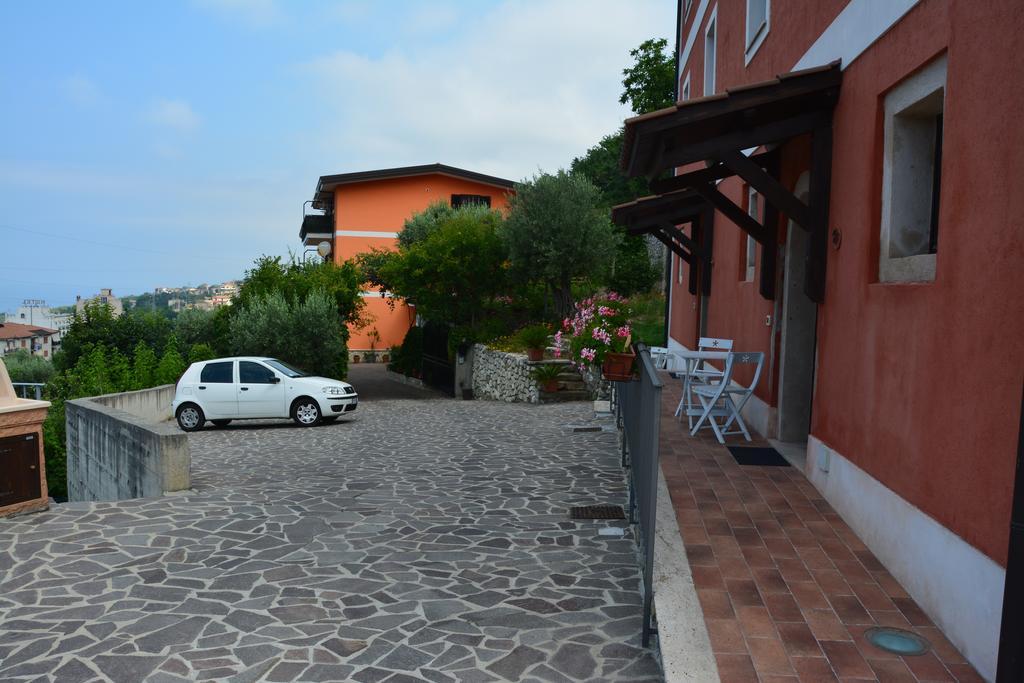B&B La Casa Rossa เปาลา ภายนอก รูปภาพ
