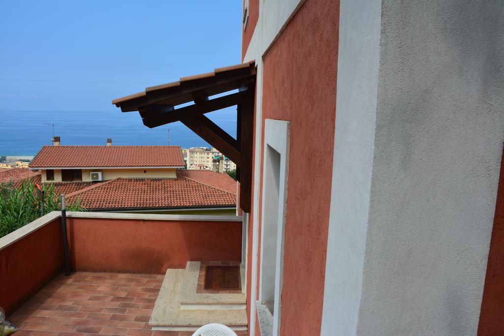 B&B La Casa Rossa เปาลา ภายนอก รูปภาพ