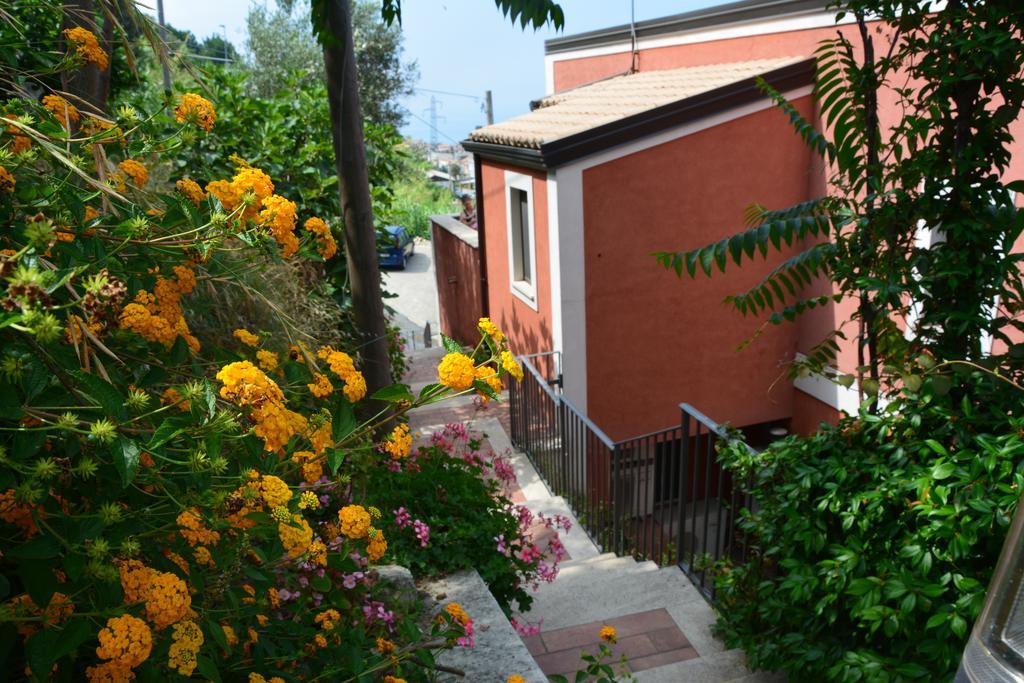 B&B La Casa Rossa เปาลา ภายนอก รูปภาพ