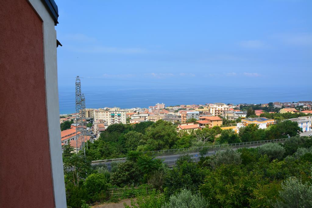 B&B La Casa Rossa เปาลา ภายนอก รูปภาพ