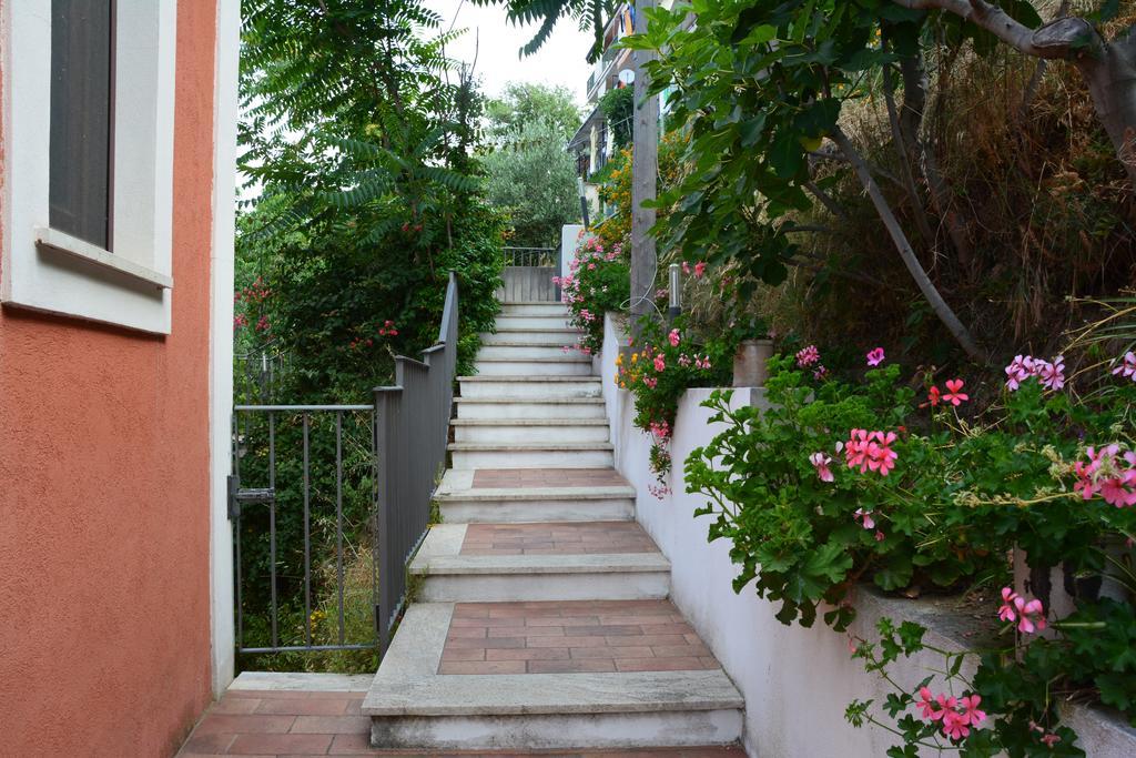 B&B La Casa Rossa เปาลา ภายนอก รูปภาพ
