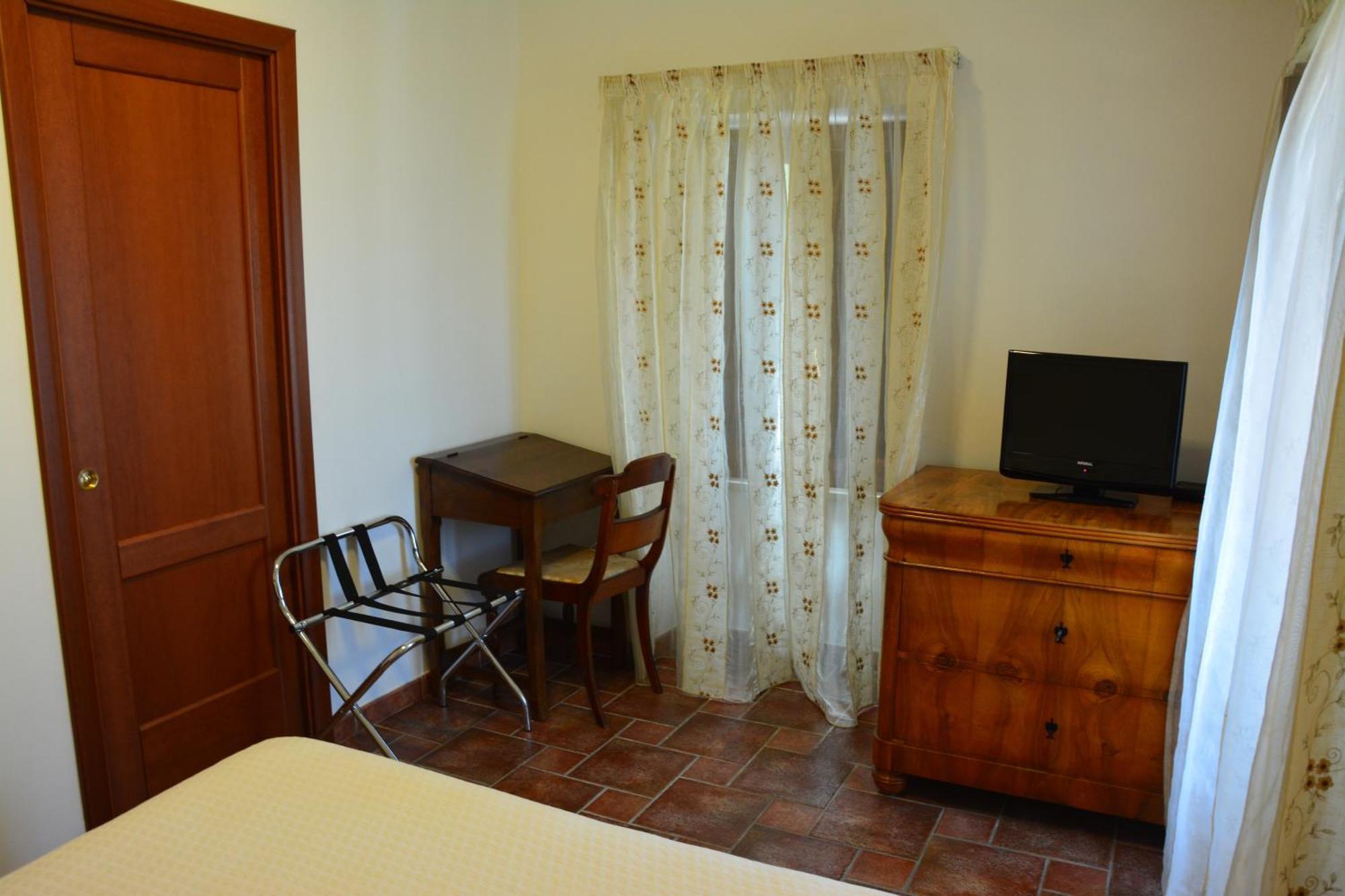 B&B La Casa Rossa เปาลา ภายนอก รูปภาพ