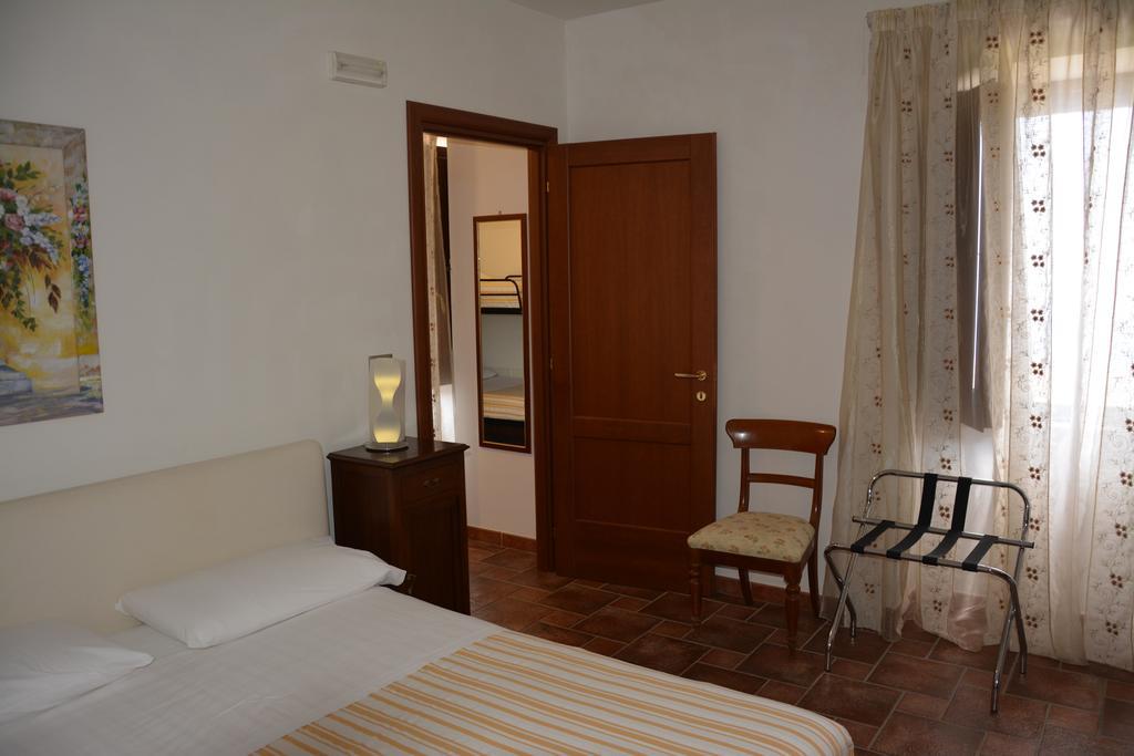 B&B La Casa Rossa เปาลา ห้อง รูปภาพ