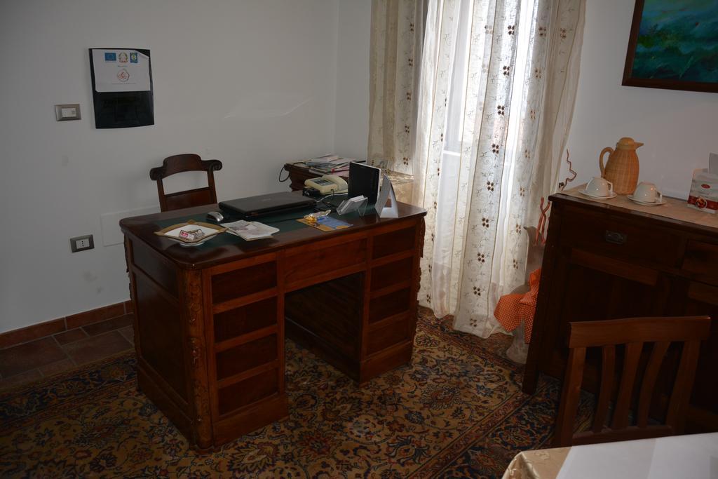 B&B La Casa Rossa เปาลา ภายนอก รูปภาพ