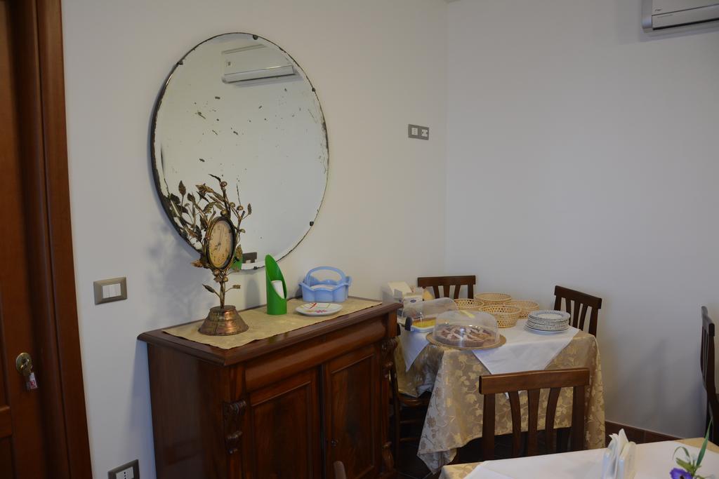 B&B La Casa Rossa เปาลา ภายนอก รูปภาพ